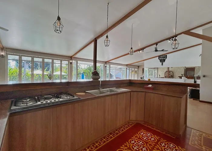 Ndaru - 4 Bedroom In Batu Bolong, Villa