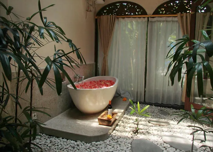 Villa Ndaru - 4 Bedroom In Batu Bolong,