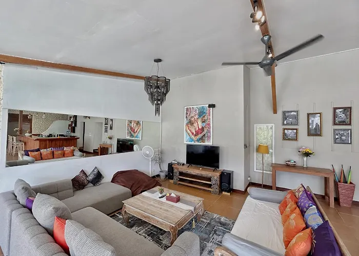 Ndaru - 4 Bedroom In Batu Bolong, Villa