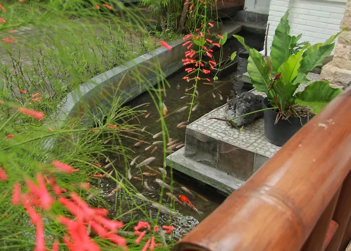 Ndaru - 4 Bedroom In Batu Bolong,