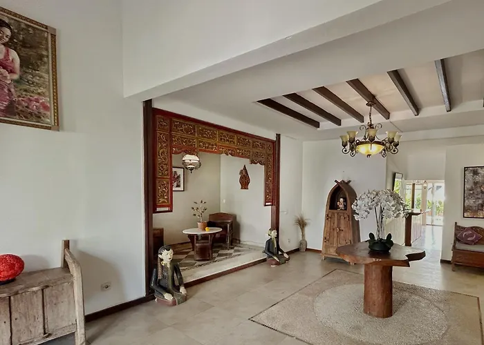 Ndaru - 4 Bedroom In Batu Bolong, Villa *