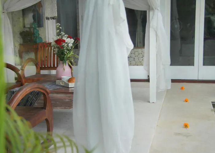 Villa Ndaru - 4 Bedroom In Batu Bolong, Canggu