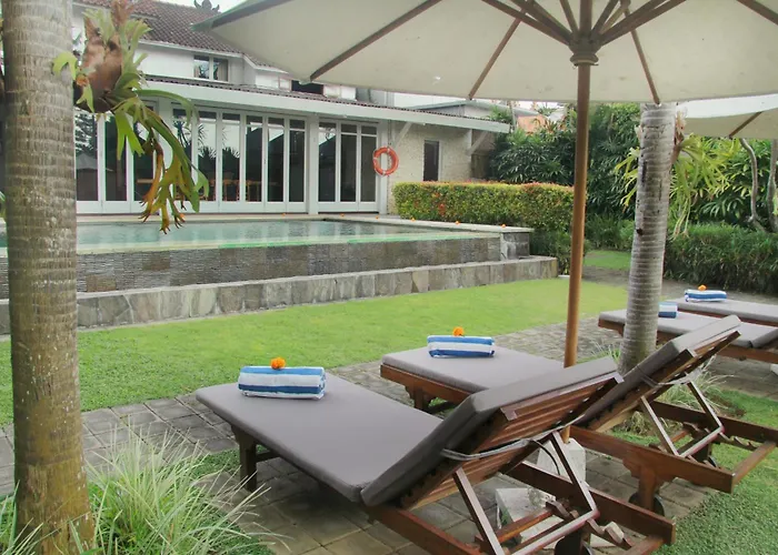 Villa Ndaru - 4 Bedroom In Batu Bolong, *
