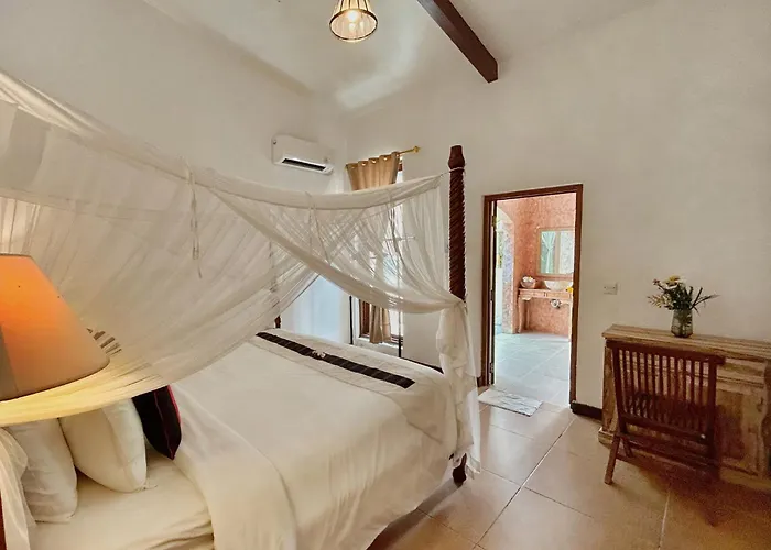 Ndaru - 4 Bedroom In Batu Bolong,