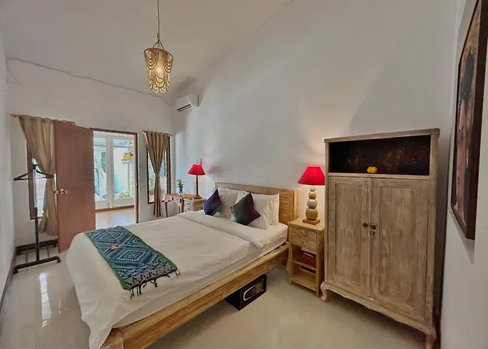 Ndaru - 4 Bedroom In Batu Bolong, Villa