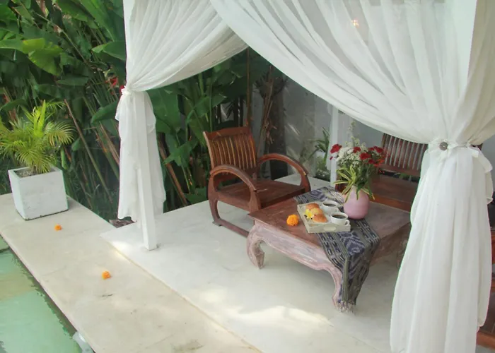 Ndaru - 4 Bedroom In Batu Bolong, *