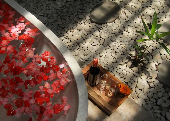 Villa Ndaru - 4 Bedroom In Batu Bolong, *